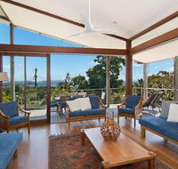 Above The Pass - Yamba Accommodation