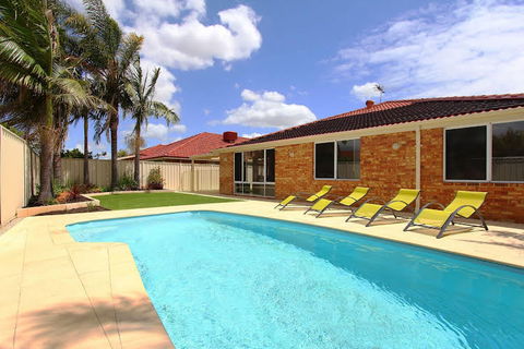Adare House - Yamba Accommodation 0