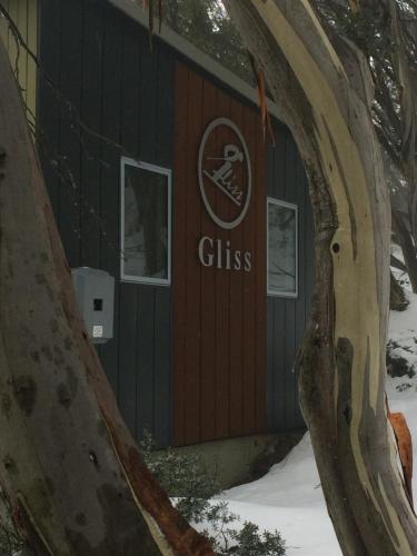 Gliss Ski Club - Yamba Accommodation 0