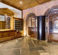 Upscale Polished King Street Suite - Yamba Accommodation