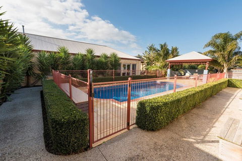BEL MIREN SARAH LOUISA - Yamba Accommodation 1