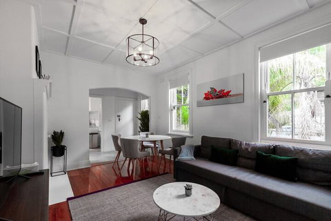 Luxurious Heritage Home With Harbour Bridge Views - Yamba Accommodation 5