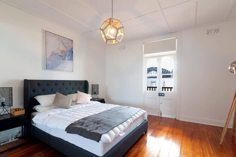 Luxurious Heritage Home With Harbour Bridge Views - Yamba Accommodation 7