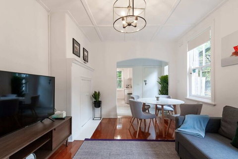 Luxurious Heritage Home With Harbour Bridge Views - Yamba Accommodation 6