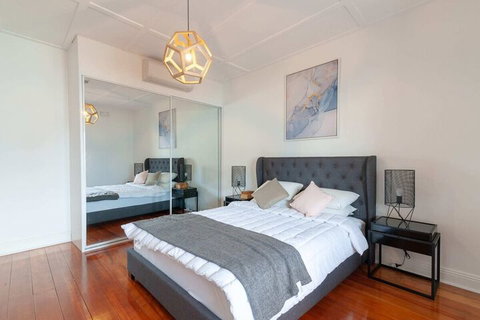 Luxurious Heritage Home With Harbour Bridge Views - Yamba Accommodation 2