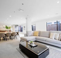 Lightful Charming House With Free Parking - Yamba Accommodation
