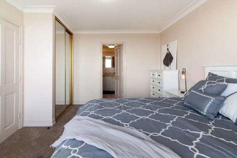 Milsons Point Apartment With Harbour Bridge Views - Yamba Accommodation 3