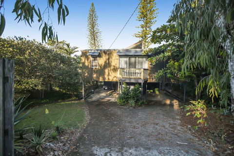 Summer Place - 24 Shearwater Street - Yamba Accommodation 1
