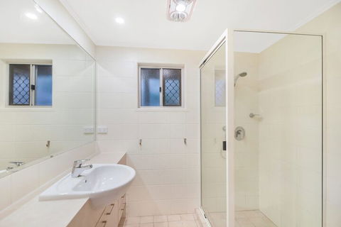 Summer Place - 24 Shearwater Street - Yamba Accommodation 3