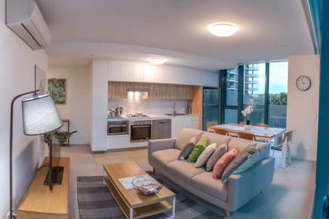 Incredible Riverside Apartment In Brisbane - Yamba Accommodation 7