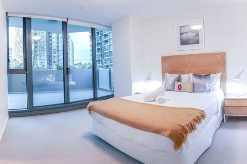 Incredible Riverside Apartment In Brisbane - Yamba Accommodation 6