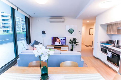 Incredible Riverside Apartment In Brisbane - Yamba Accommodation 4