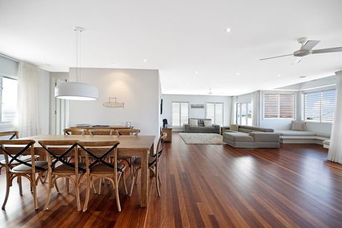 Sea Splash 75 Lorikeet Drive - Yamba Accommodation 6