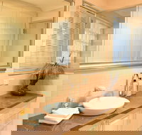 Modern 2 Bedroom Unit Close to CBD - Yamba Accommodation