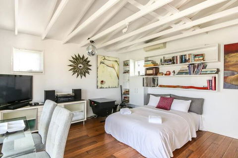 Architecturally Designed Studio 10 Minutes To CBD - Yamba Accommodation 5