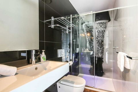 Architecturally Designed Studio 10 Minutes To CBD - Yamba Accommodation 4