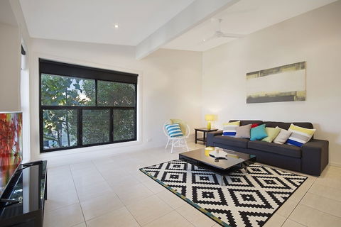Minutes Walk To Peregian Beach & Surf! Unit 1 / 28 Pelican Street - Yamba Accommodation 5
