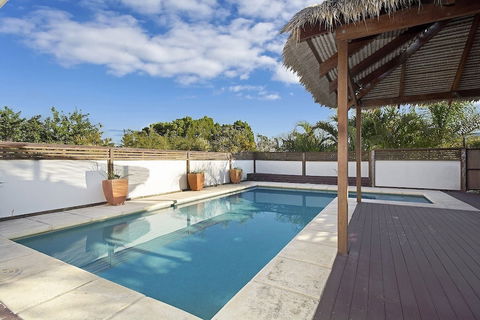 Minutes Walk To Peregian Beach & Surf! Unit 1 / 28 Pelican Street - Yamba Accommodation 0