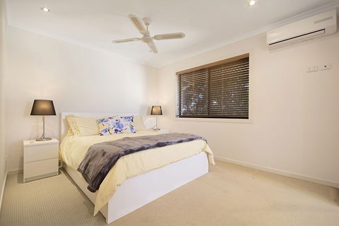 Minutes Walk To Peregian Beach & Surf! Unit 1 / 28 Pelican Street - Yamba Accommodation 4