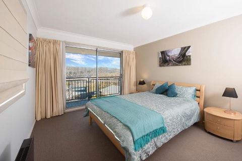 Erulisse Spacious Townhouse With Magical Lake Views - Yamba Accommodation 2
