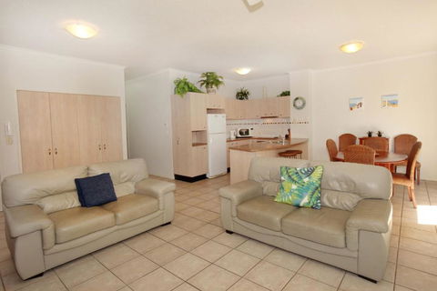 Unit 2 On The Park Coolum Beach - Yamba Accommodation 2