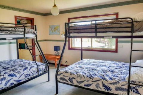 GUMS & ROSES Family Home In The Heart Of Town. - Yamba Accommodation 1