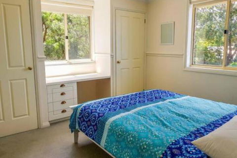 GUMS & ROSES Family Home In The Heart Of Town. - Yamba Accommodation 2