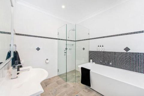 Dolphin Cove Apt 5 - Yamba Accommodation 6