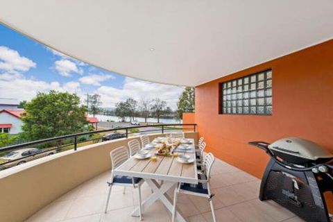 Dolphin Cove Apt 5 - Yamba Accommodation 0