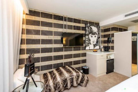 Hollywood Style Studio With Fantastic Roof Terrace - Yamba Accommodation 0
