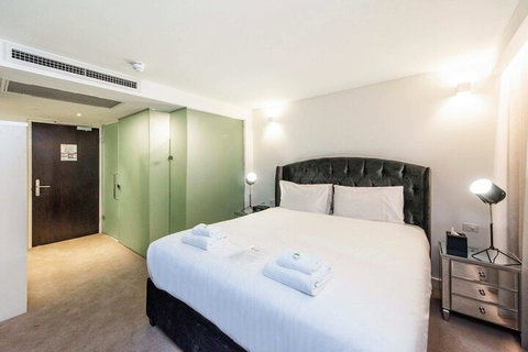 Hollywood Style Studio With Fantastic Roof Terrace - Yamba Accommodation 5