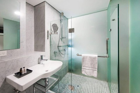 Elegant 1 Bedroom Studio In The City - Yamba Accommodation 5