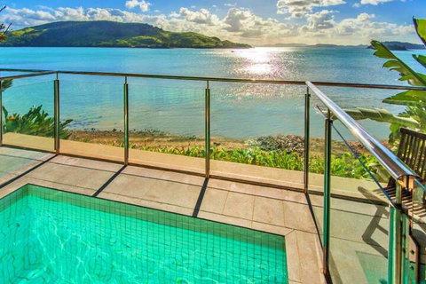 Yacht Club 19 Bijou De Mer 2 Buggies - Yamba Accommodation 3