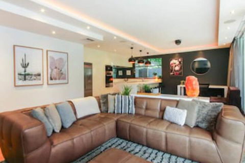 Spacious 2 Bedroom Apartment In Ascot With Large Private Garden - Yamba Accommodation 0
