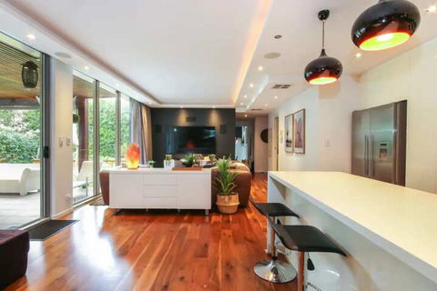 Spacious 2 Bedroom Apartment In Ascot With Large Private Garden - Yamba Accommodation 5