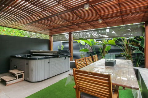 Spacious 2 Bedroom Apartment In Ascot With Large Private Garden - Yamba Accommodation 7