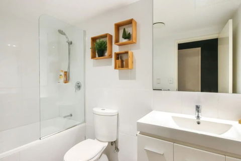 Spacious 2 Bedroom Apartment In Ascot With Large Private Garden - Yamba Accommodation 2