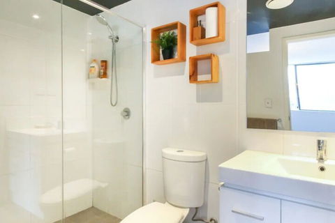 Spacious 2 Bedroom Apartment In Ascot With Large Private Garden - Yamba Accommodation 3