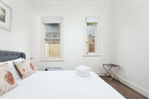Stunning Sydney Home 2 - Yamba Accommodation 6