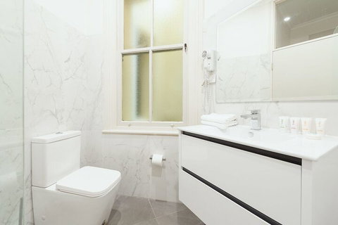 Stunning Sydney Home 2 - Yamba Accommodation 4