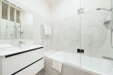 Stunning Sydney Home 2 - Yamba Accommodation 5