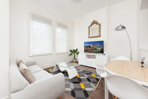 Stunning Sydney Home 2 - Yamba Accommodation 1