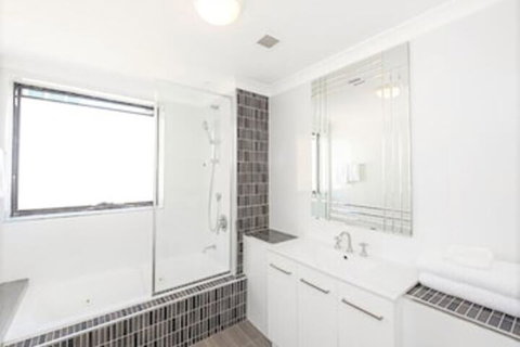 Perth West End Apartment 504 - Yamba Accommodation 3