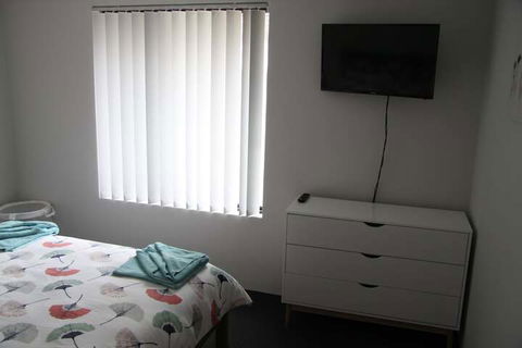 Warnbro Beach Family Accommodation - Yamba Accommodation 4