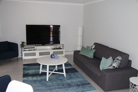 Warnbro Beach Family Accommodation - Yamba Accommodation 6