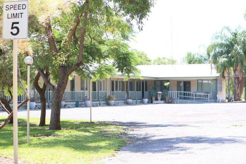 Back O Bourke Motel - Yamba Accommodation 5