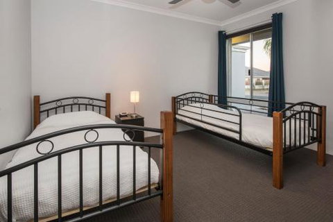 Fairway Isle - Yamba Accommodation 5