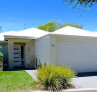 Contemporary Cove - Yamba Accommodation