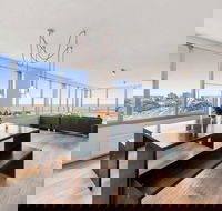 St Kilda Penthouse with Panaromic Bay and City View - Yamba Accommodation
