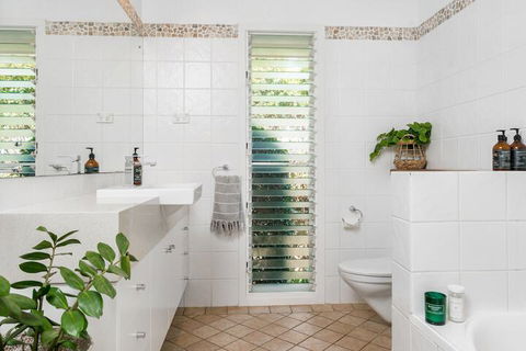 A PERFECT STAY - Byron's Brae - Yamba Accommodation 6